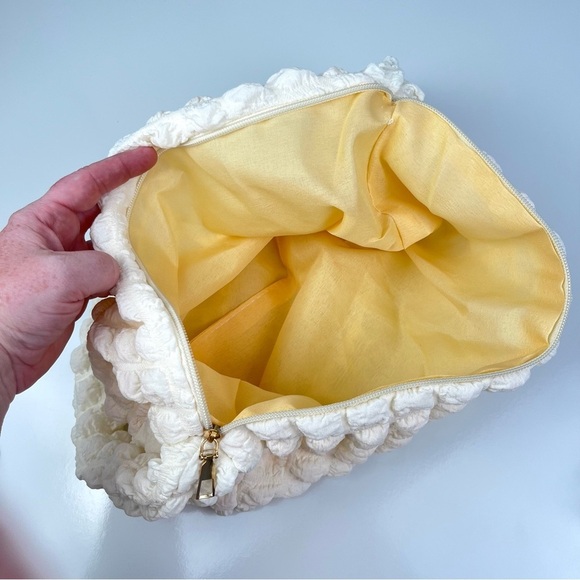 NEW Soft Puff Cloud Shoulder Bag - Off White Beige, Large Capacity - Picture 6 of 7